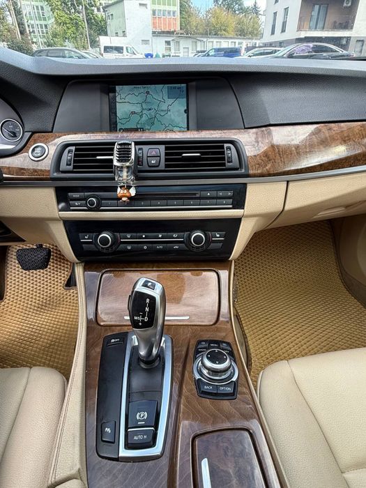 Продаю BMW ф10 520b 2011.