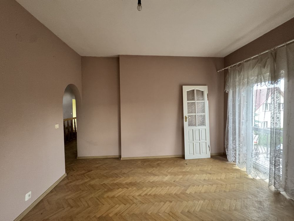 Murowany dom w stylu francuskim na sprzedaż wolnostojący z potencjałem