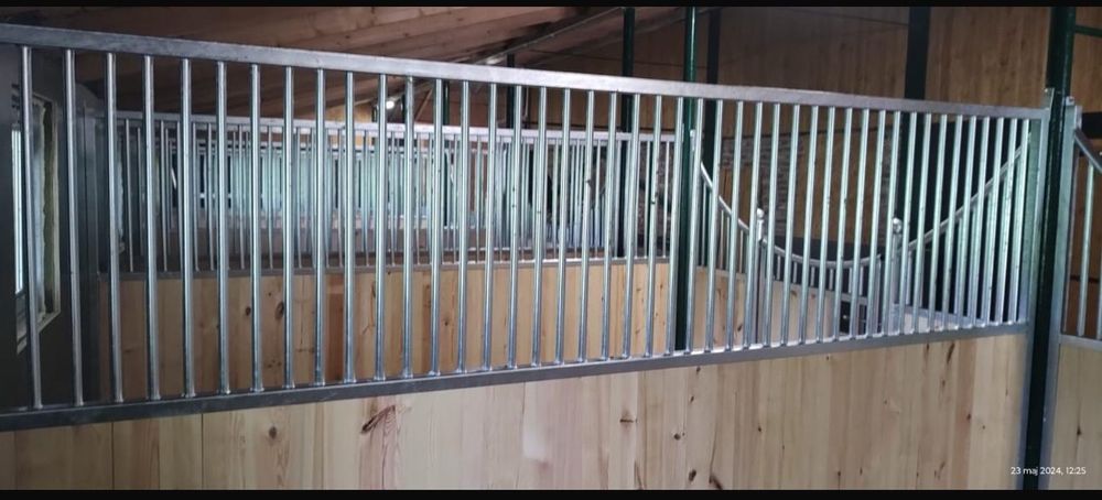 Boksy dla koni wraz przegrodami Dziku