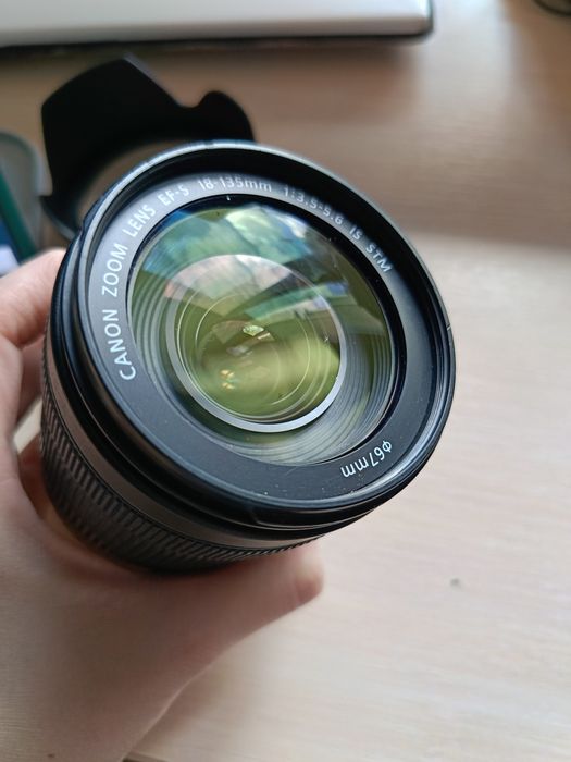 універсальний об'єктив Canon EF-S 18-135 mm f/3.5-5.6 IS STM