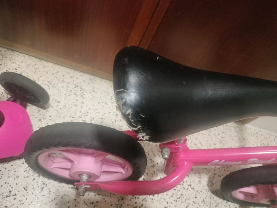 Trotinete e bicicleta sem pedais