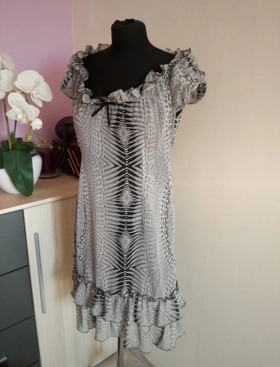 Elegancka sukienka na wiele okazji M/L