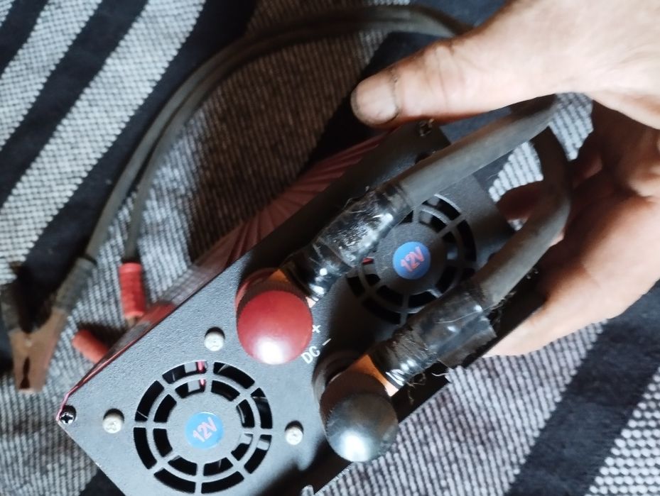 Инвертор 12-220  три квт, аккомуляторы