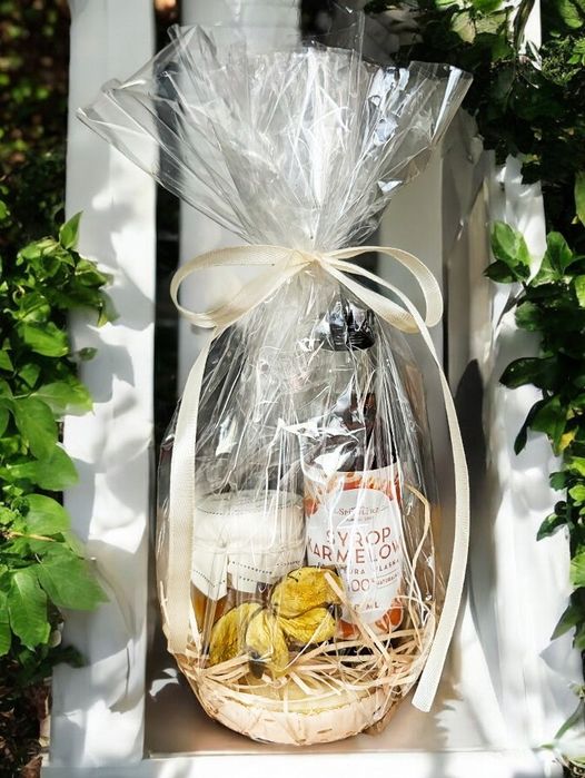 Koszyk na prezent kosze upominkowe z miodem i syropem słodki upominek