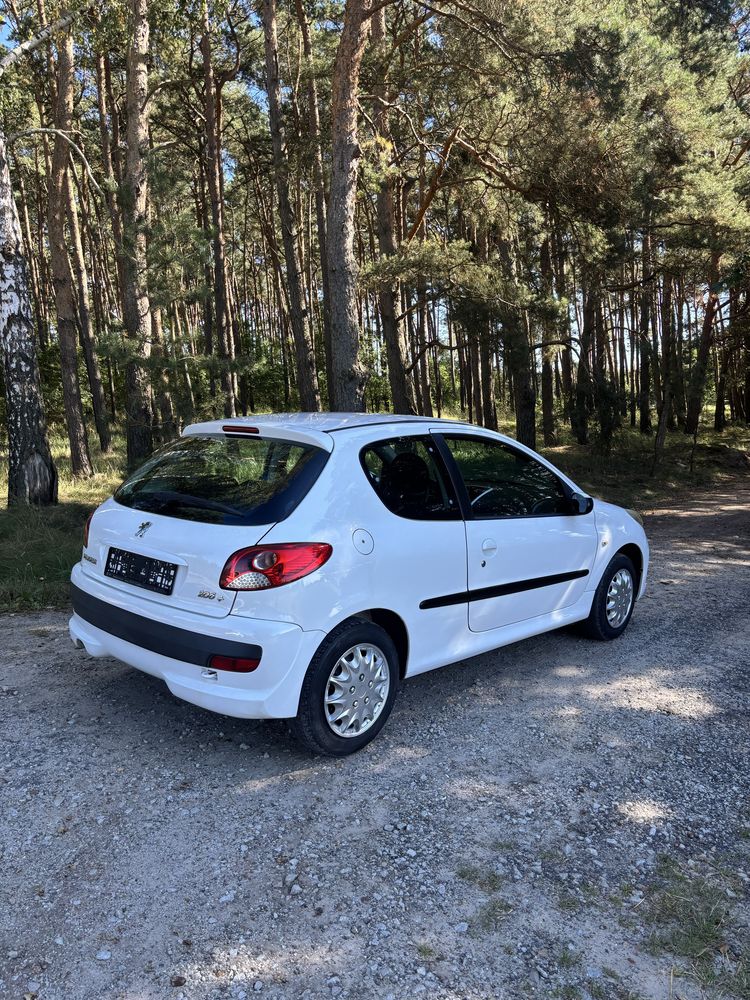 Peugot 206 Plus • 1.4 Benzyna ( 75 koni ) • 2010 Rok • 144 Tyś Km