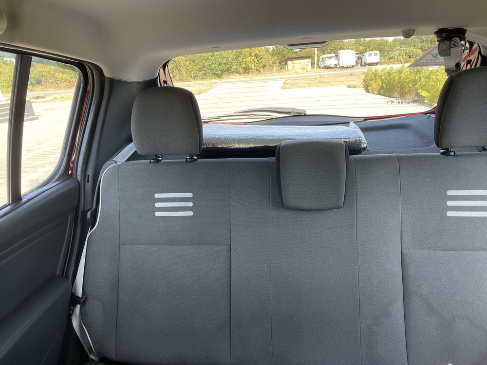 Dacia sandero 2012 року