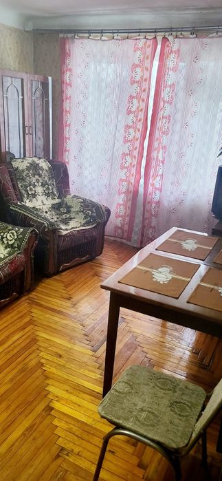 Продажа двухкомнатной квартиры в центре города.