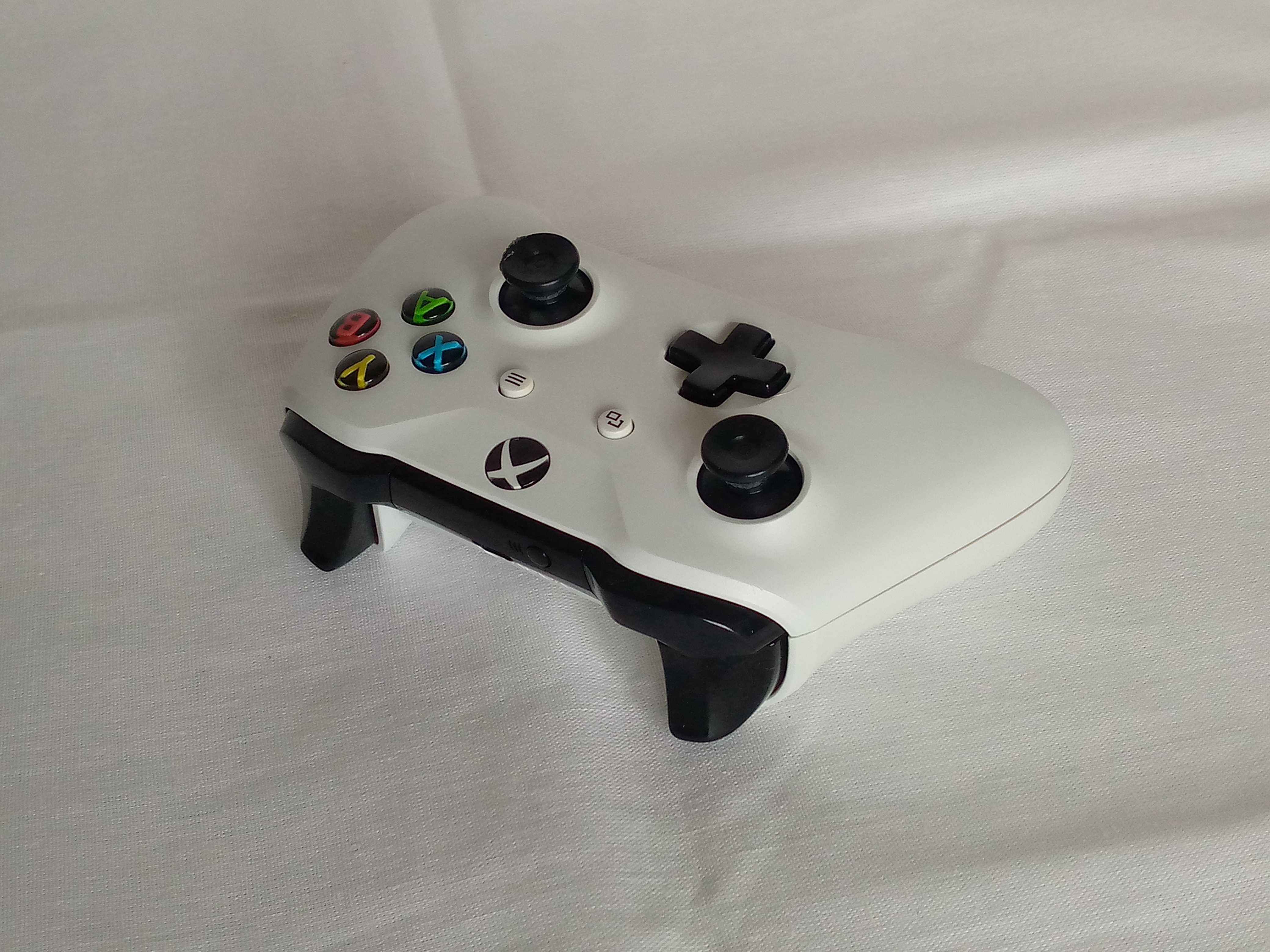 Игровая приставка Xbox One S 1000Gb в отличном состоянии