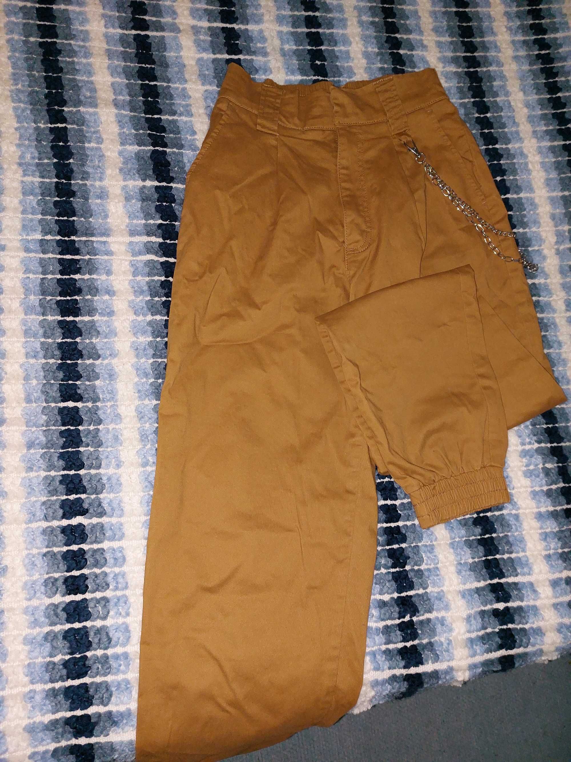 Calças com corrente PULL&BEAR