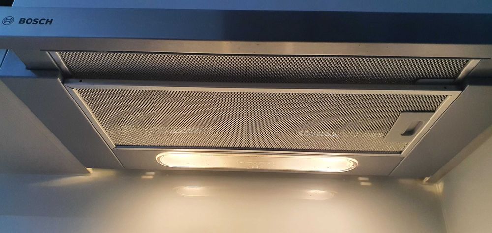 Exaustor Bosch de 60 cm, telescópico