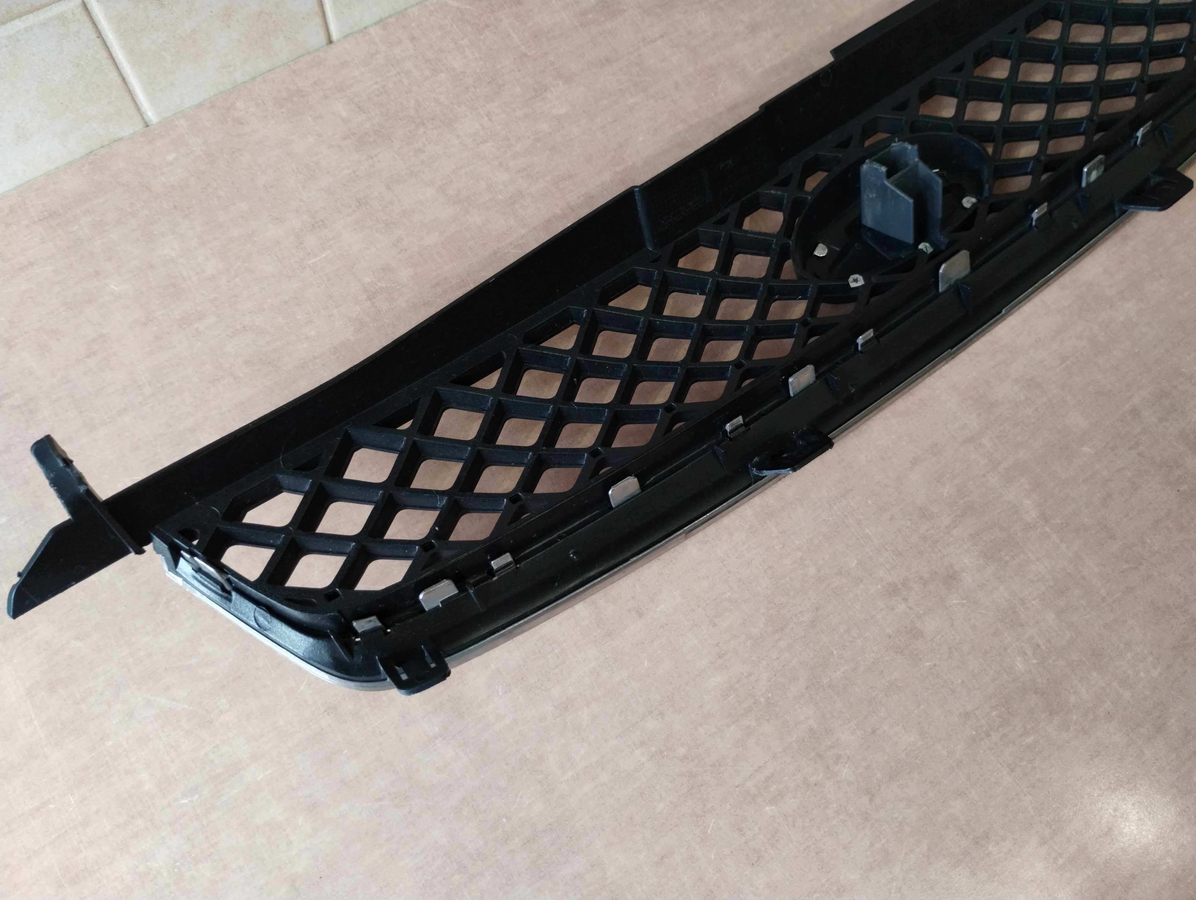 Grill Atrapa Ford Fiesta mk6