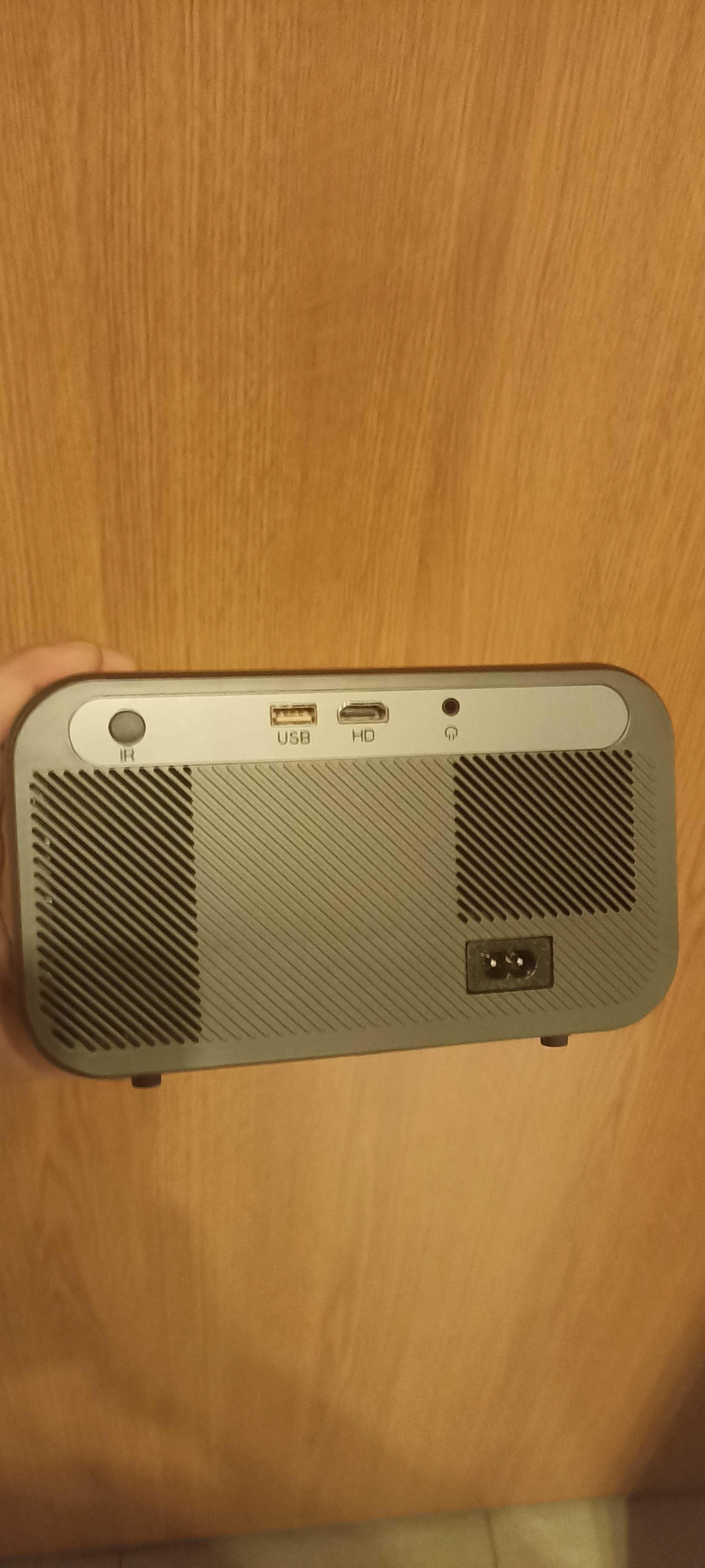 Projektor 4k, 300 ANSI bezprzewodowe łączenie wi-fi ,do 150 cali.