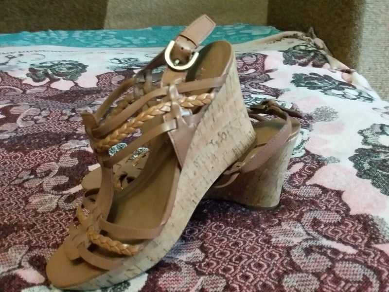 Босоніжки жіночі