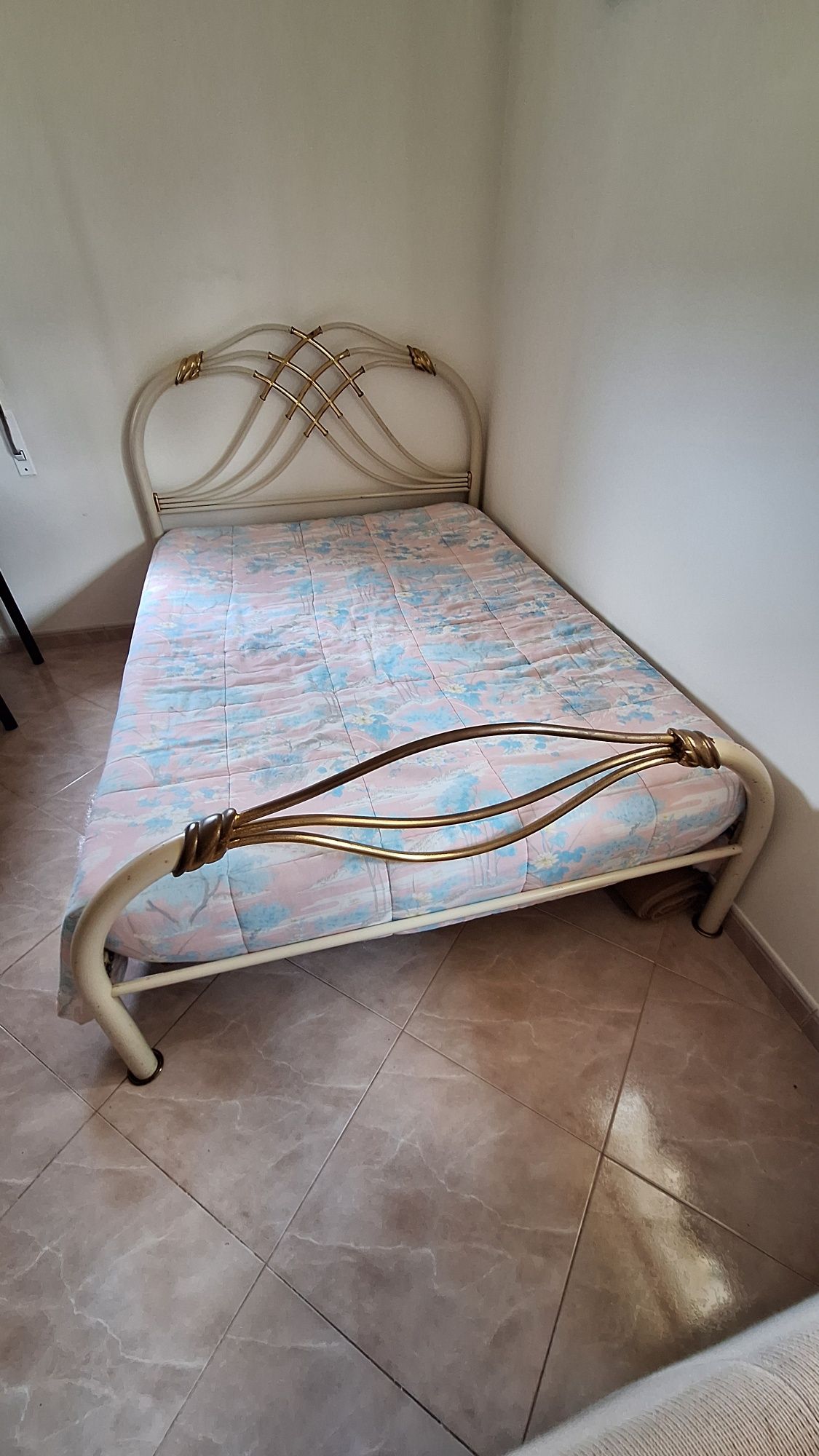 Cama de Casal Antiga
