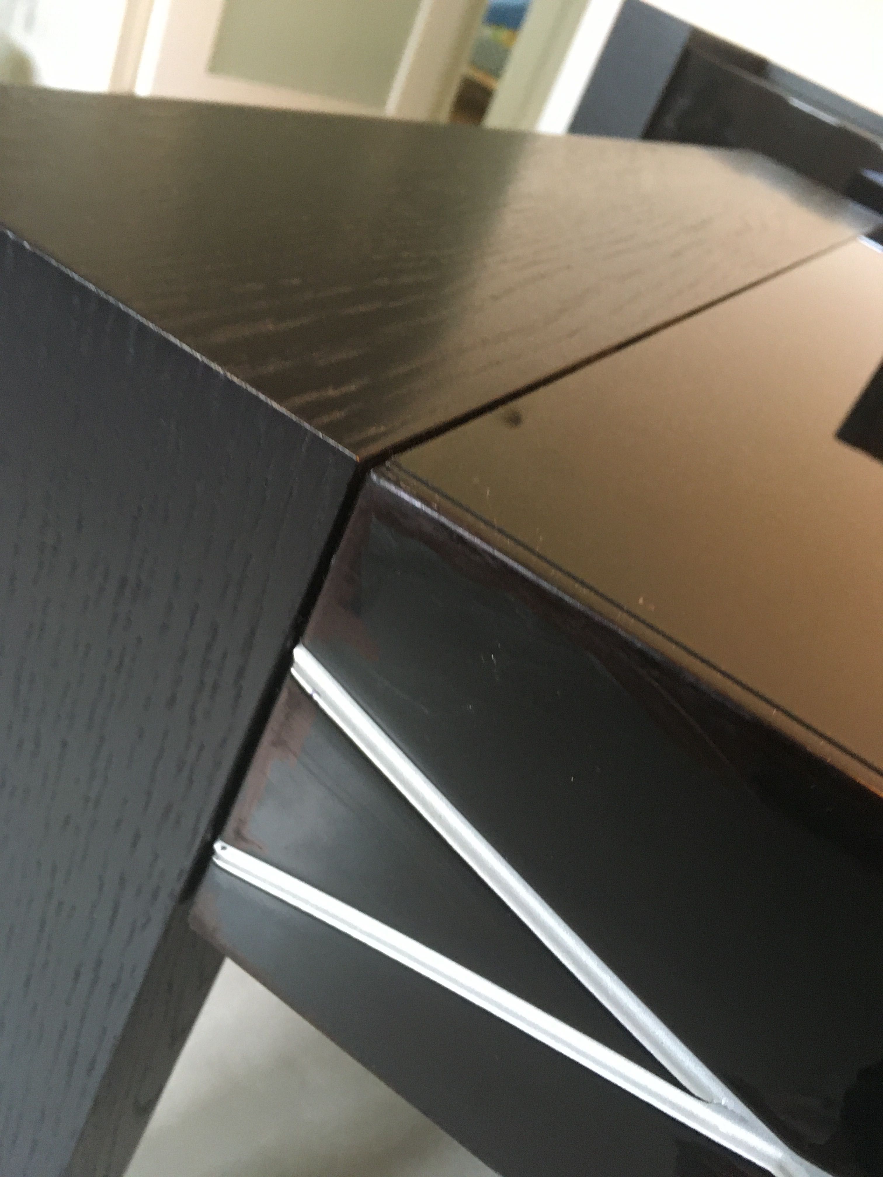 Mesa de jantar com cadeiras mais aparador