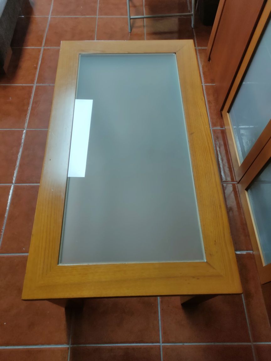 Mesa de centro em cerejeira