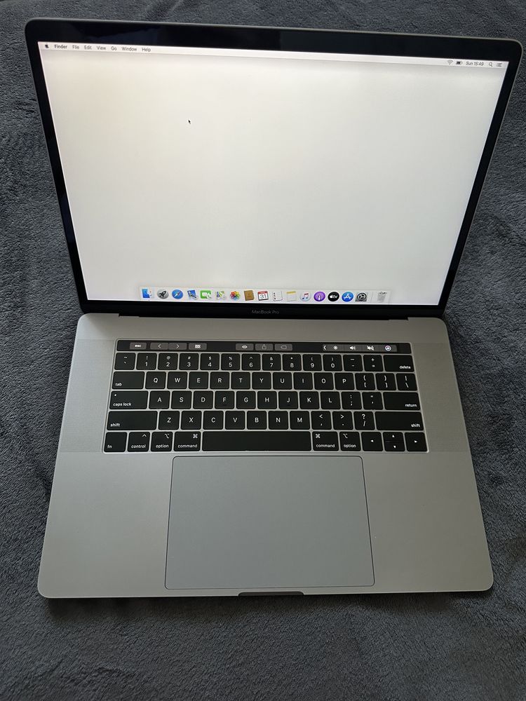 Macbook pro 15’ 2018 i7 16gb 512ssd