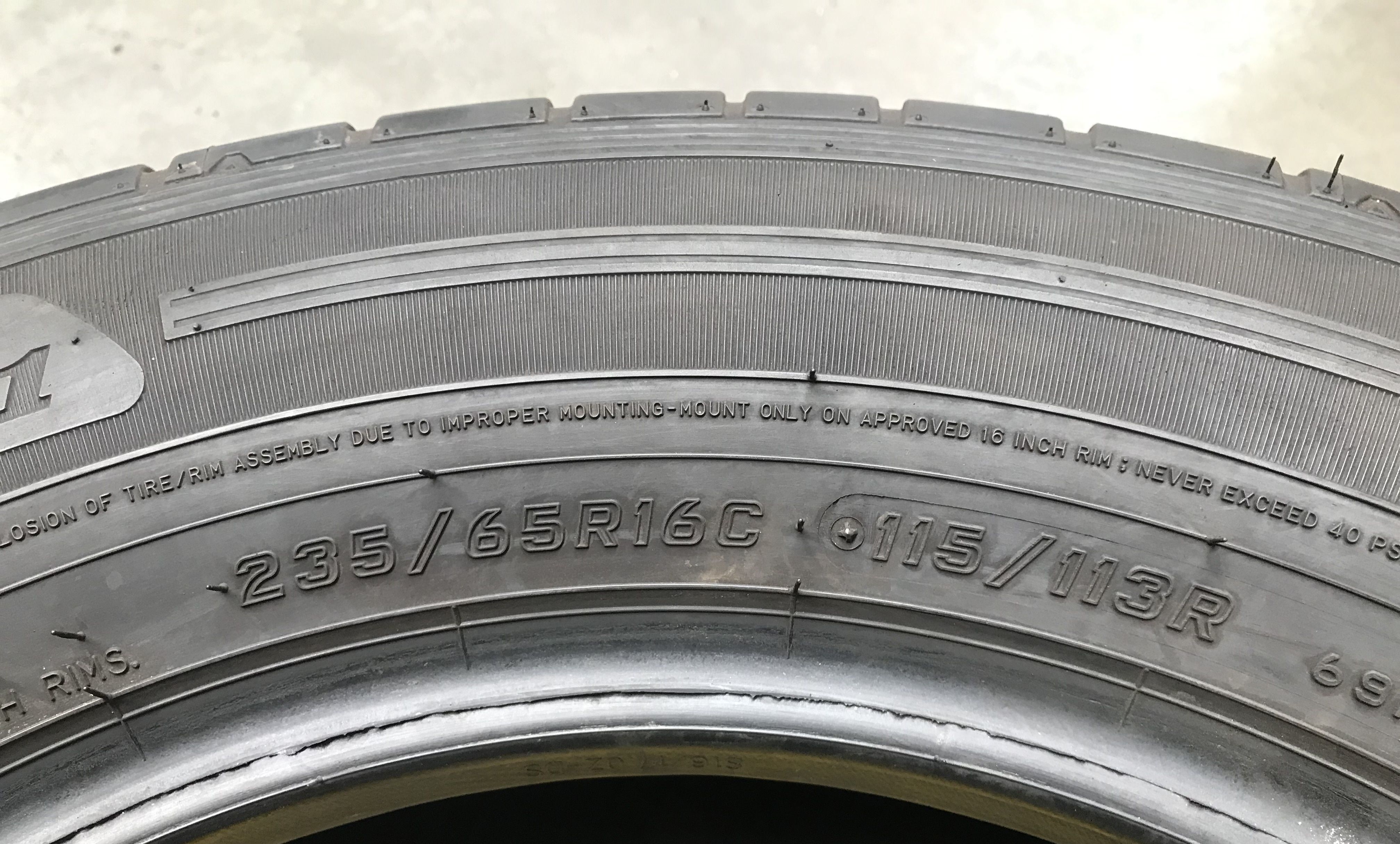 Opony używane letnie dostawcze 235/65R16C 115/113R Falken Linam VAN 01