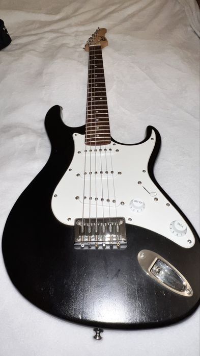 Електрогітара "Cort" g100, з чохлом