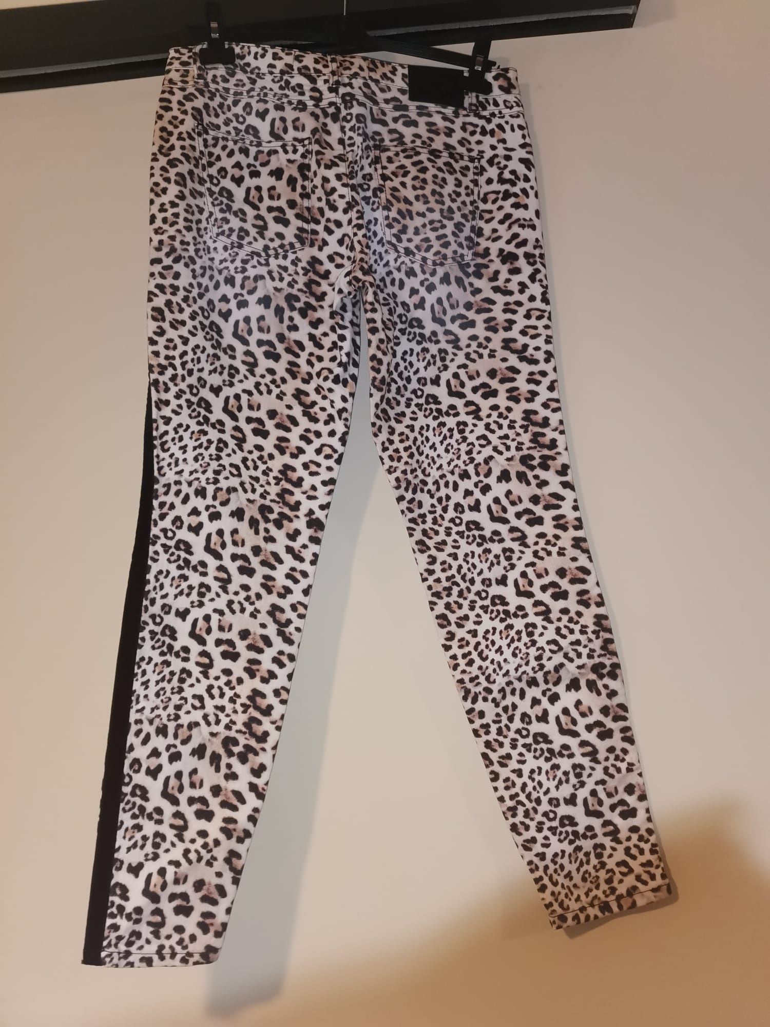 Spodnie panterka klasyczne jeansy 40 L lampasy
