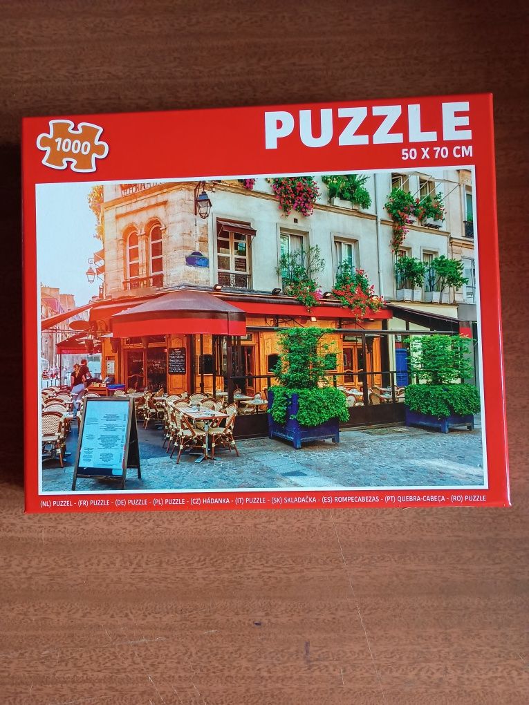 Puzzle ułożone 1000 elementów