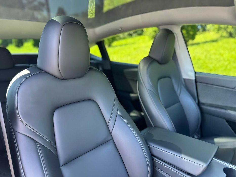 Tesla Model Y      2023