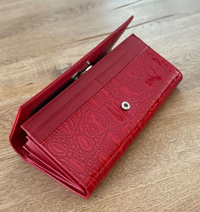 Skórzany portfel damski duży lakierowany