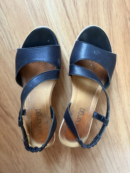 Sandały roz.  37 Lasocki koturny czarne skóra - buty