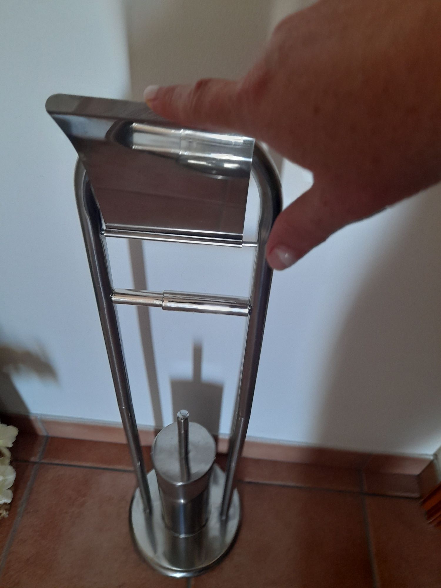 Piaçaba com porta-rolos cromado