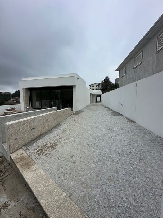 Faço obras em paralelo ( calceteiro )