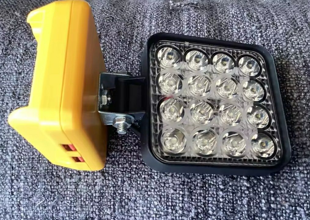 Lampa LED do baterii Dewalt
