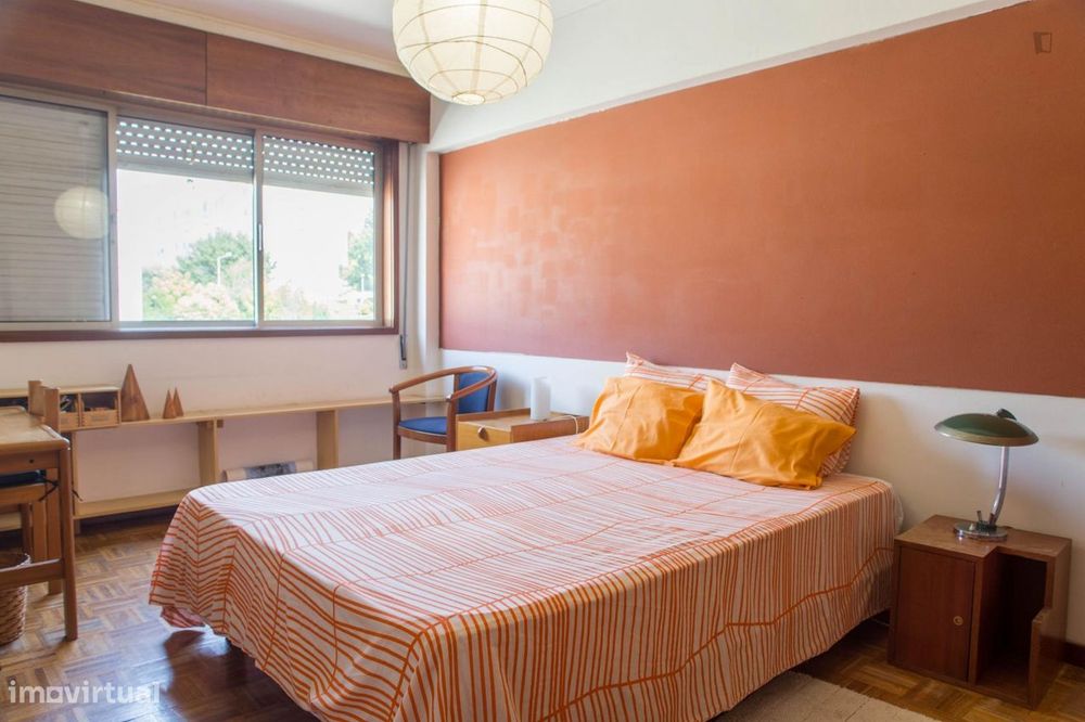 119976 - Quarto com cama de casal, com varanda...