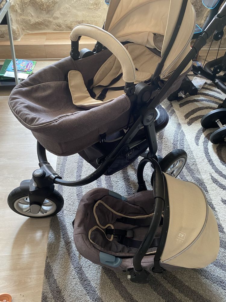 Carrinho de bebe com o ovinho