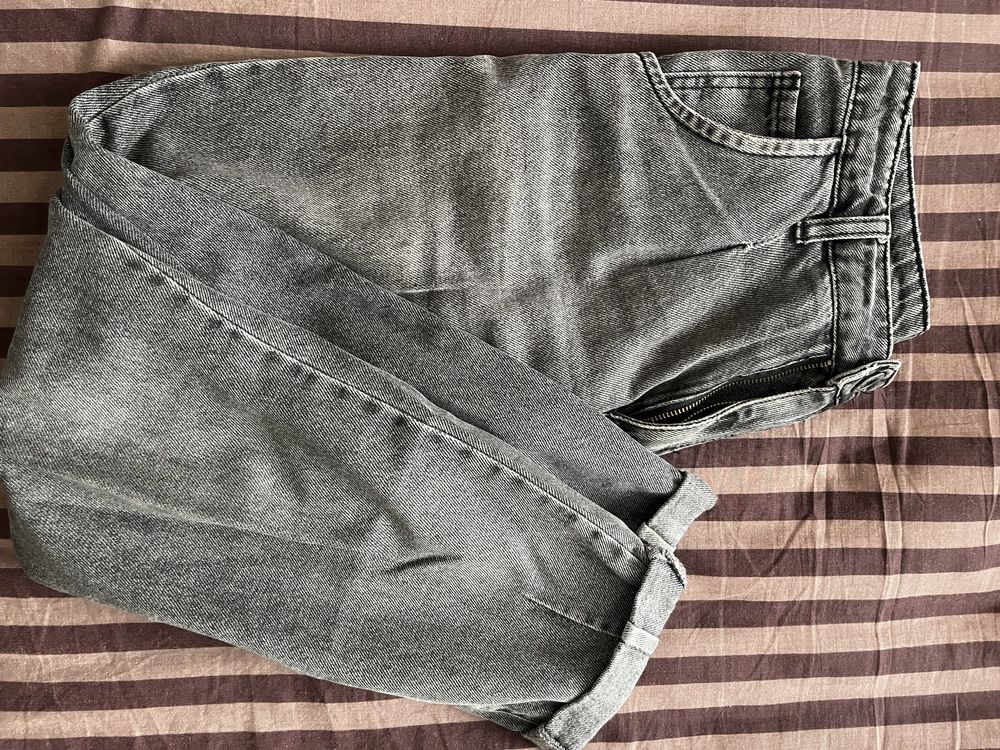 Сірі джинси