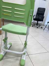 krzeselko. dzieciece regulowana  wysokosc