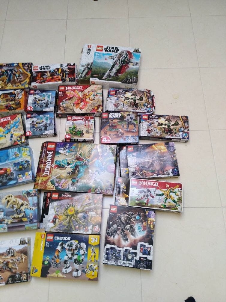 Caixas de legos vazias