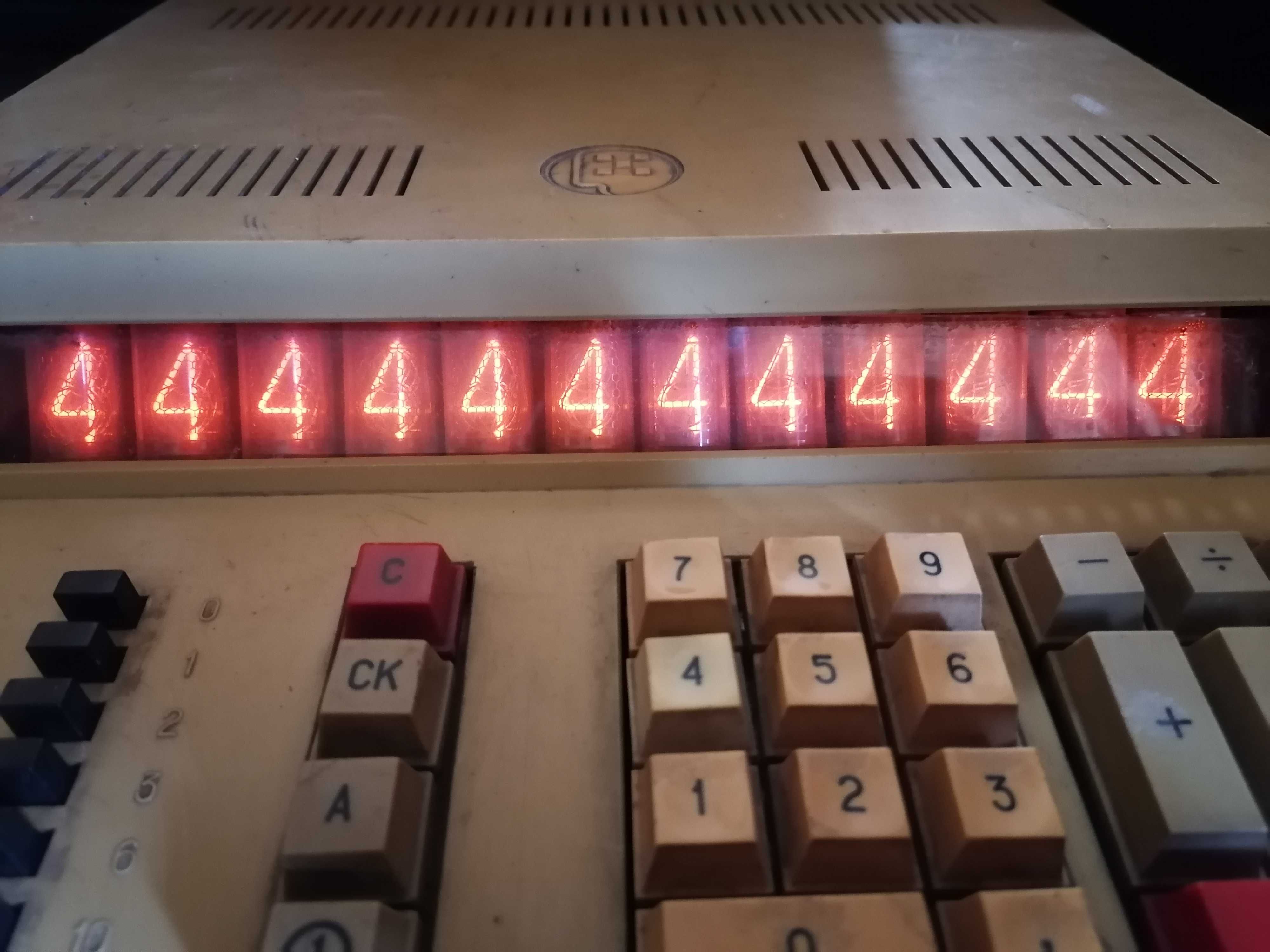 ИН-14 ИСКРА 111М калькулятор