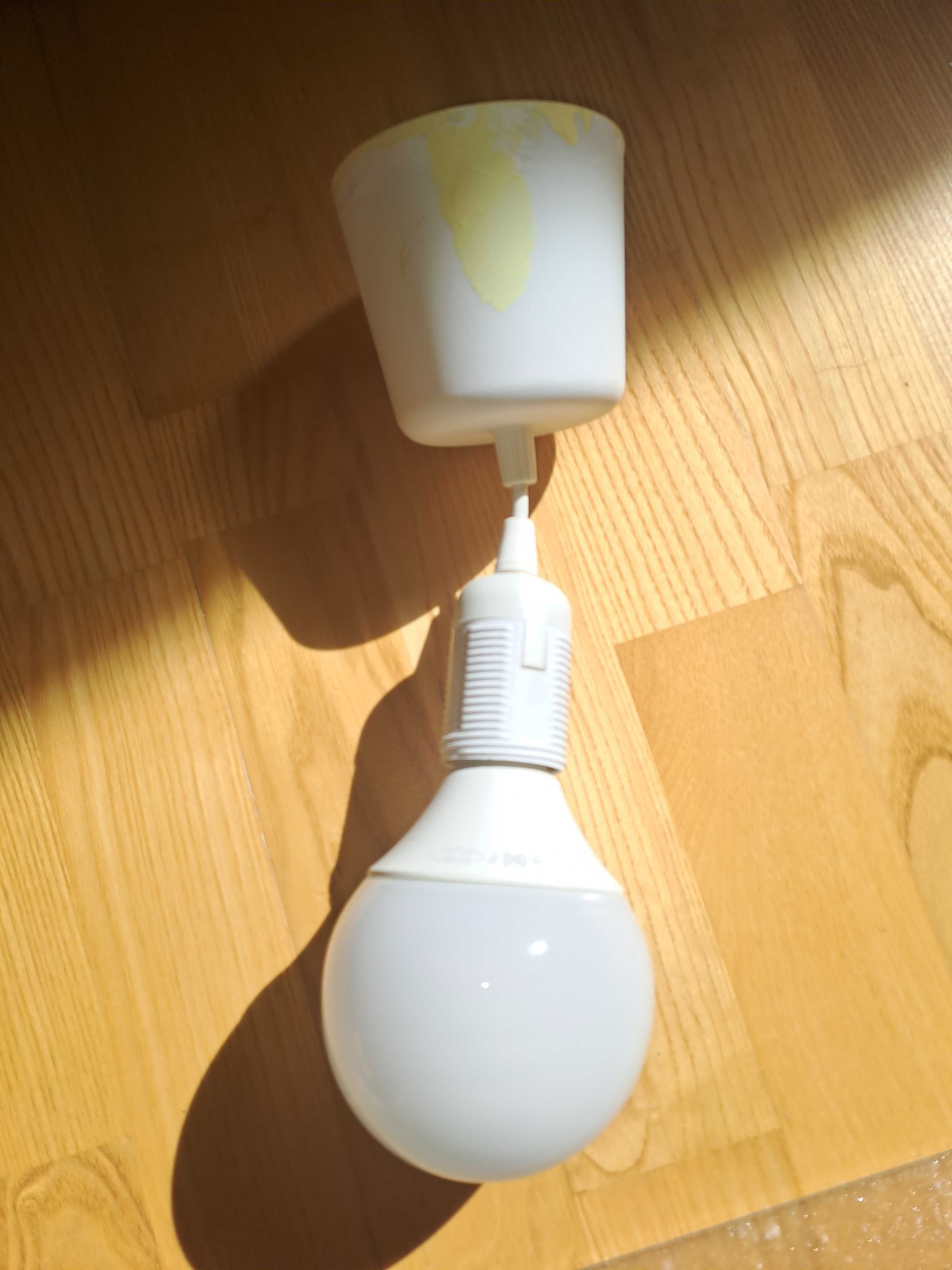 Laampa sufitowa IKEA mleczna kula