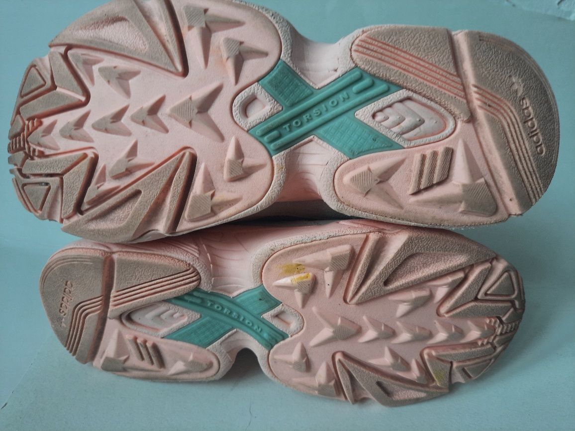 Buty damskie Adidas Falcon W FV1104 rozmiar 38