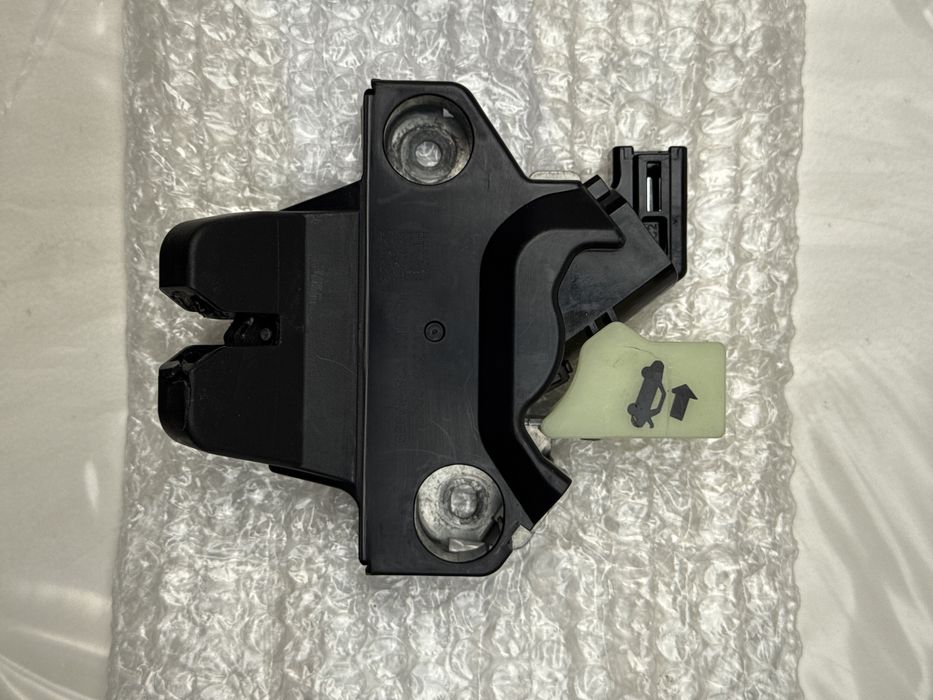 Fecho da mala de Tesla Model 3 de 2018 a 2023