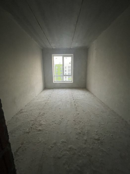 Готовий до ремонту 3-х кімннатний сирець біля міського озера