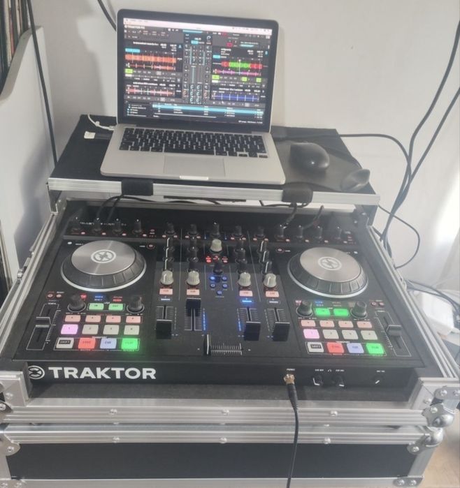 Controladora Traktor s4  mk2  e estojo