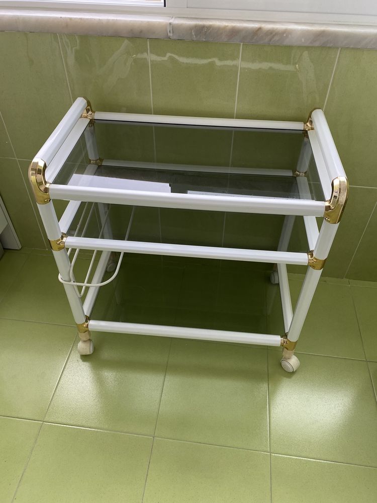 Carrinho de apoio para sala ou cozinha.
