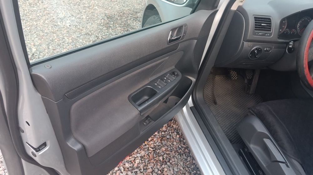 Volkswagen Golf 1.6 mpi
