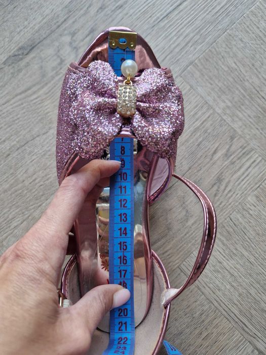 Pantofelki księżniczki obcasik