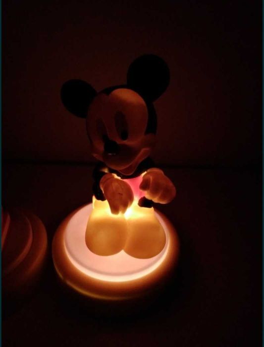 Par luzes de presença Mickey & Minnie, a pilhas.