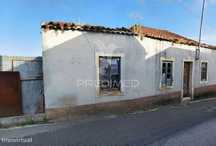 Moradia T2 para restaurar Arneiro das Milhariças / Santarém