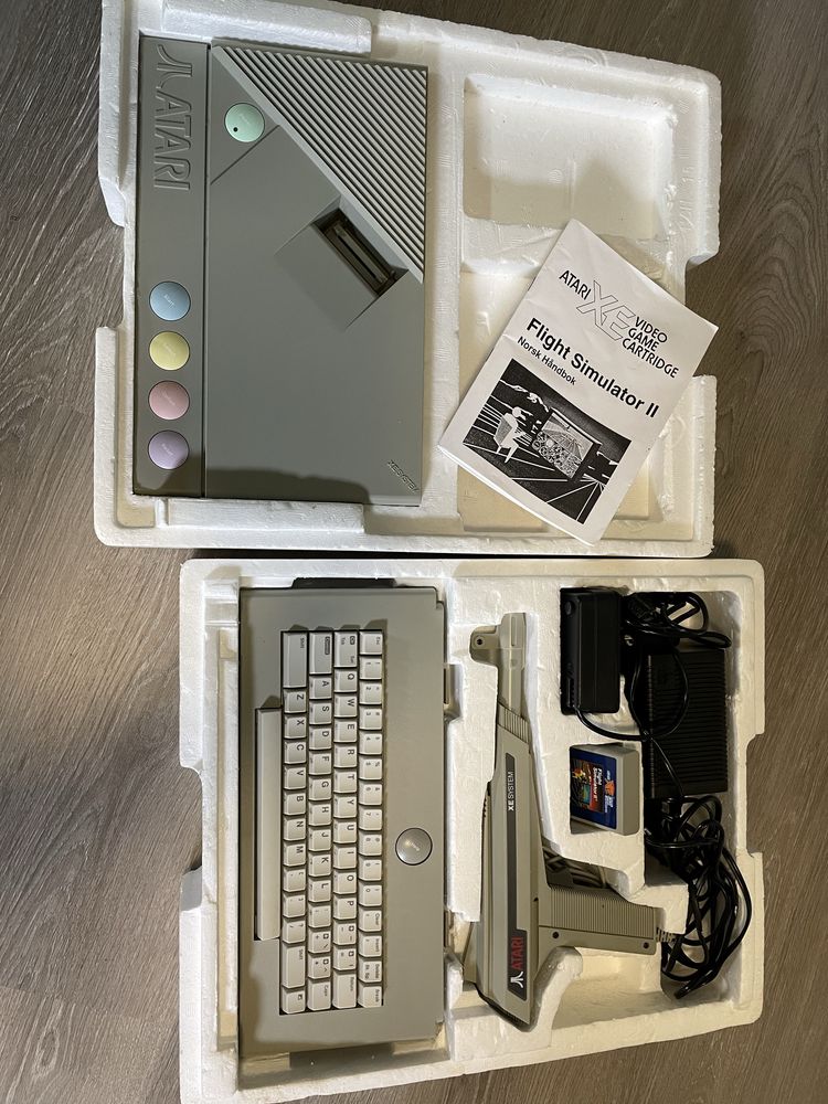 Atari XEGS konsola retro, BOX