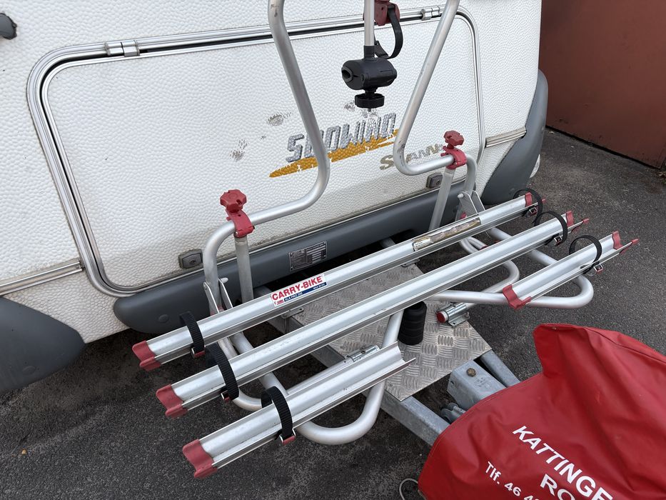 Fiamma XL A Pro trzy rowery dyszel