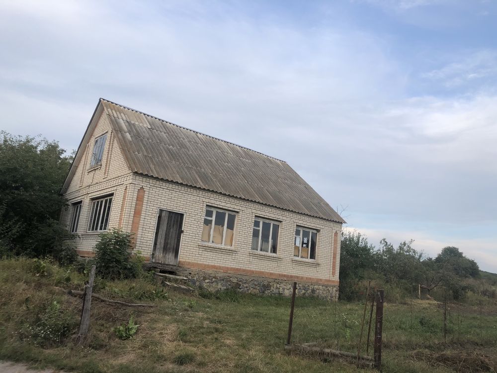 Продам будинок с Байківка в Калинівському р/ні,без внутр.робіт